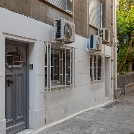 Central Apartment In The Heart Of Historic Center Athén Kültér fotó