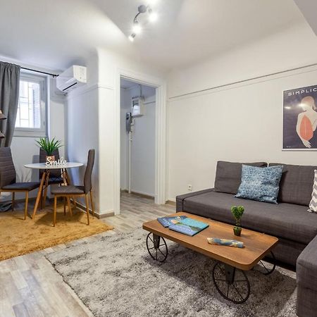 Central Apartment In The Heart Of Historic Center Athén Kültér fotó